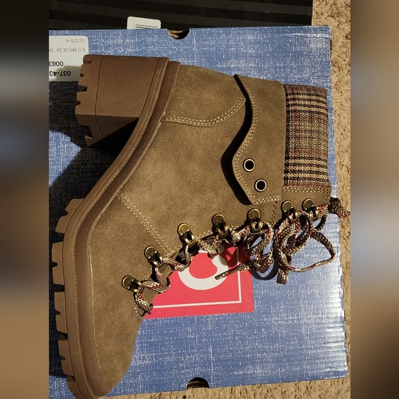 Boots - Picture 2 of 3